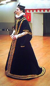 1580s, Black Velvet Spanish Dress, with small falda
