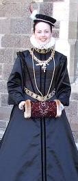Isabel Maria wearing her black satin Mongil Trancado (laced gown) at Mid-Winter Coronation, 2007